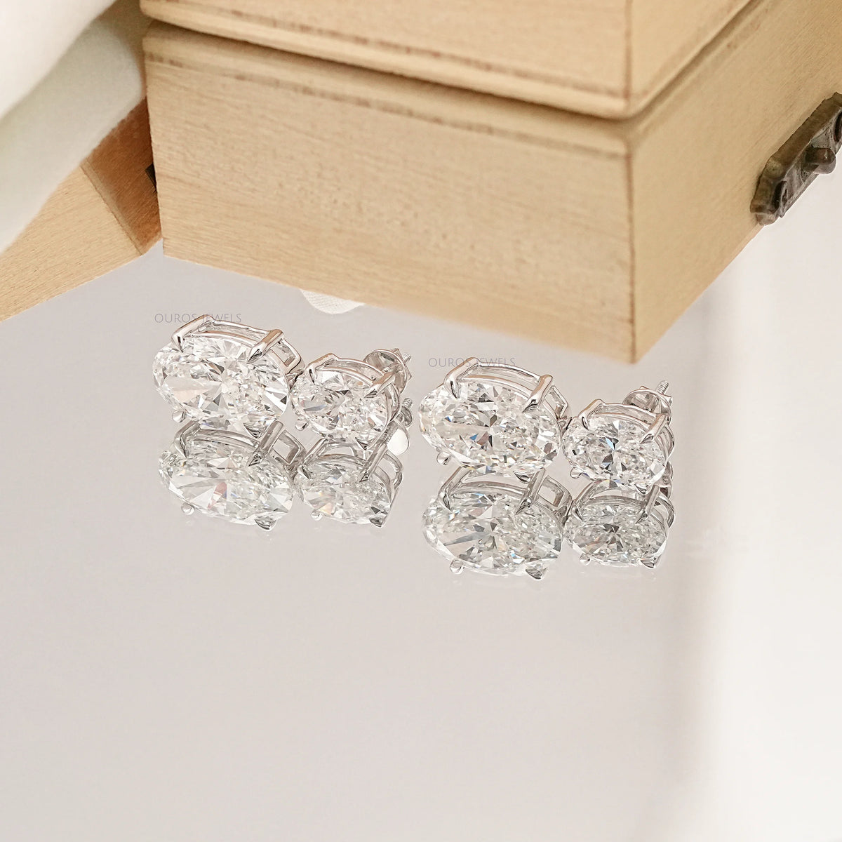 Margot Robbie Annual Oval Lab Diamond Earrings Earrings