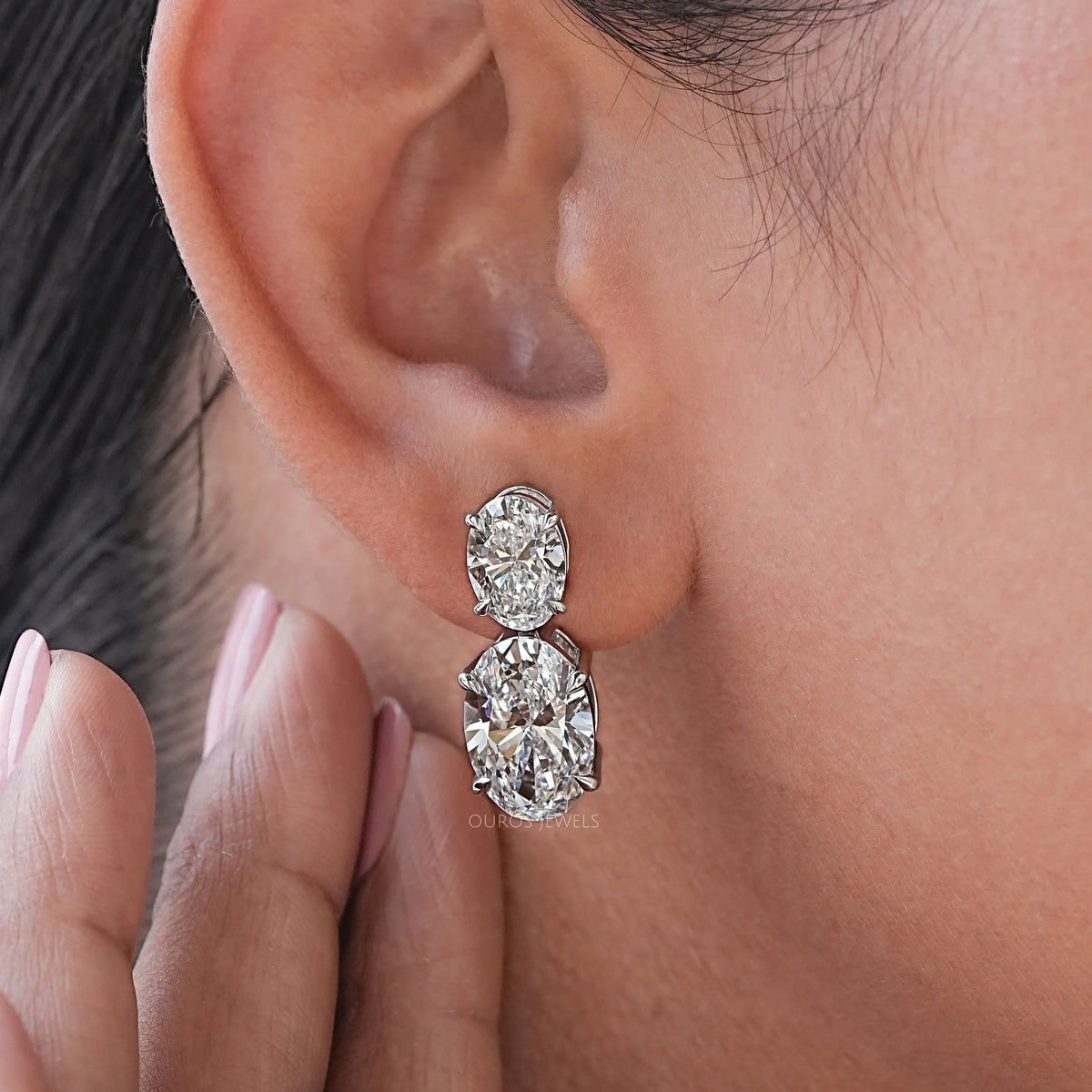 Margot Robbie Annual Oval Lab Diamond Earrings Earrings