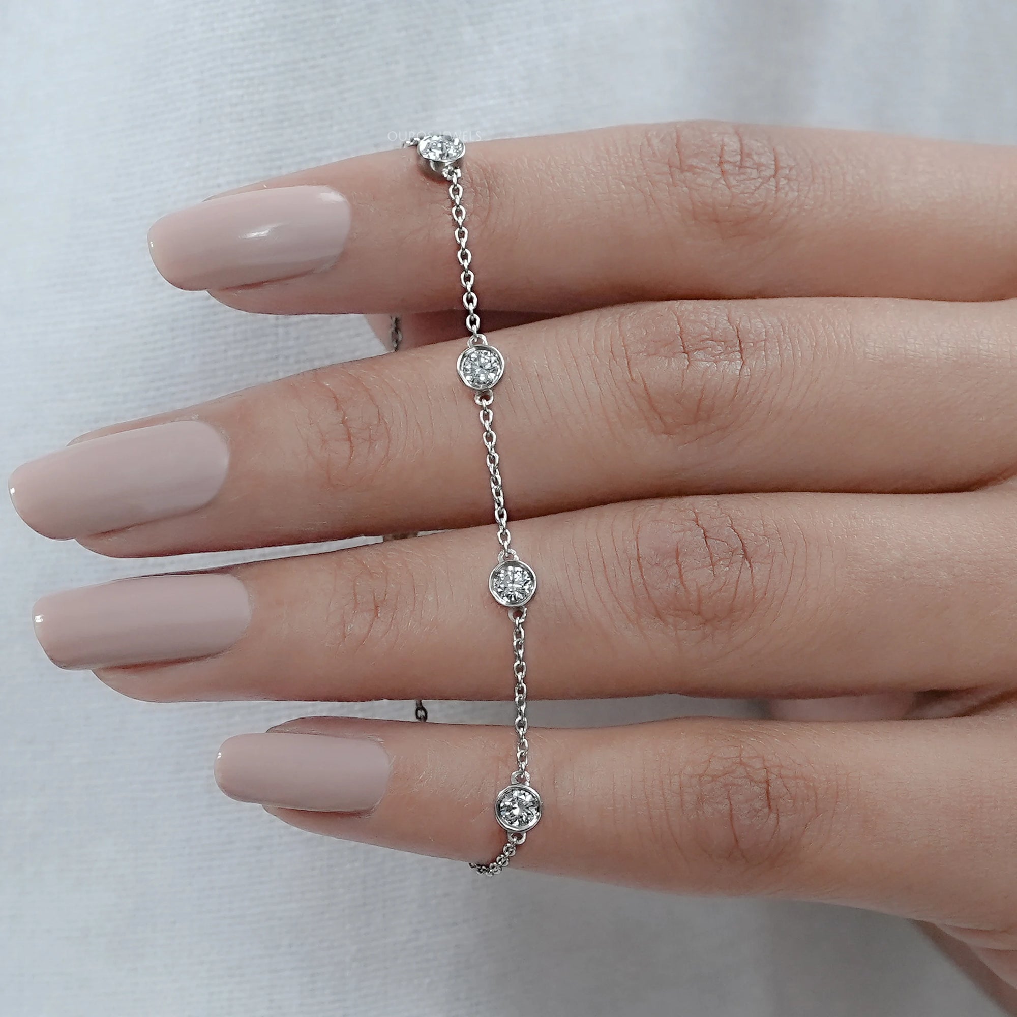 Round Diamond Bezel Set Chain Bracelet Bracelet