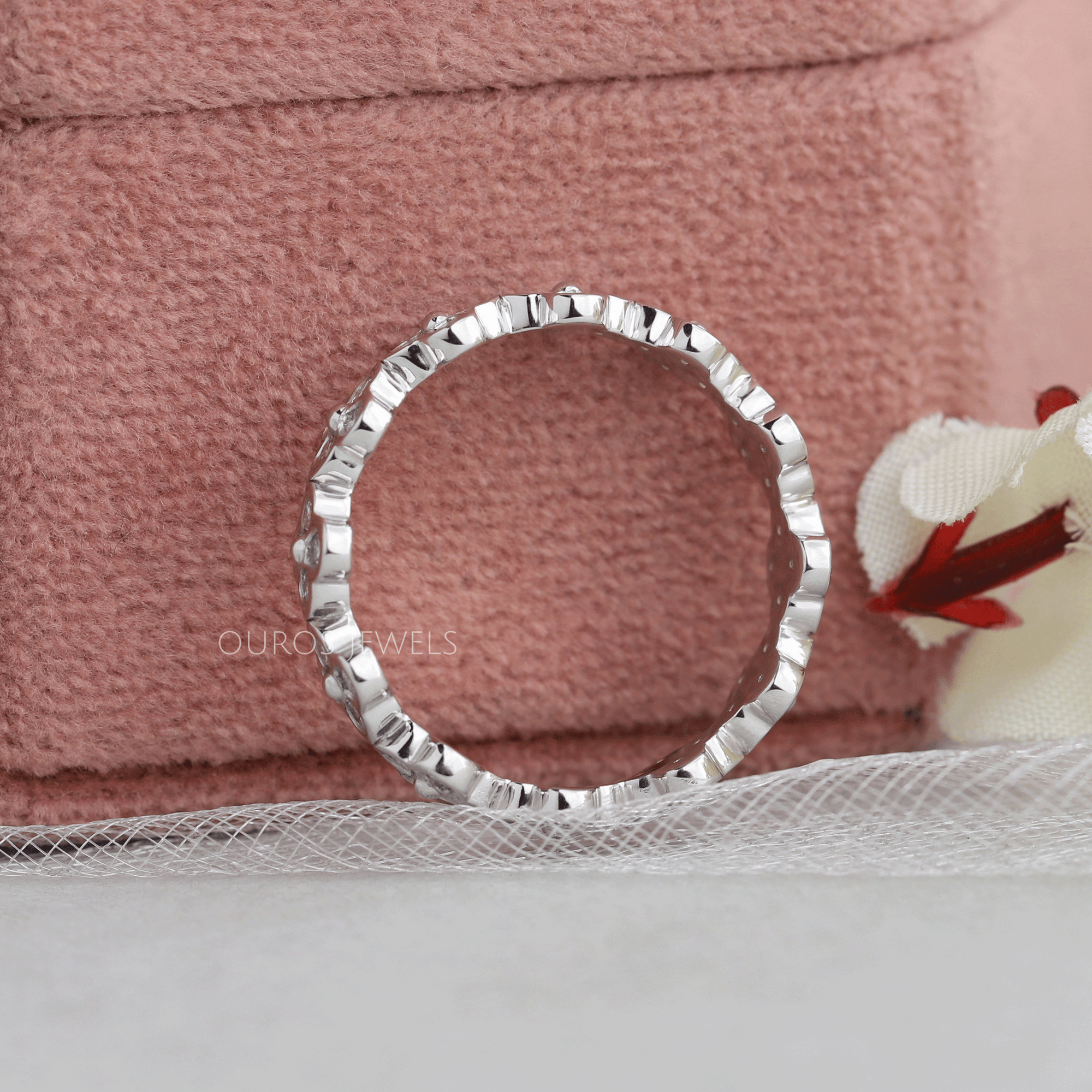 Round Diamond Clover Wedding Band