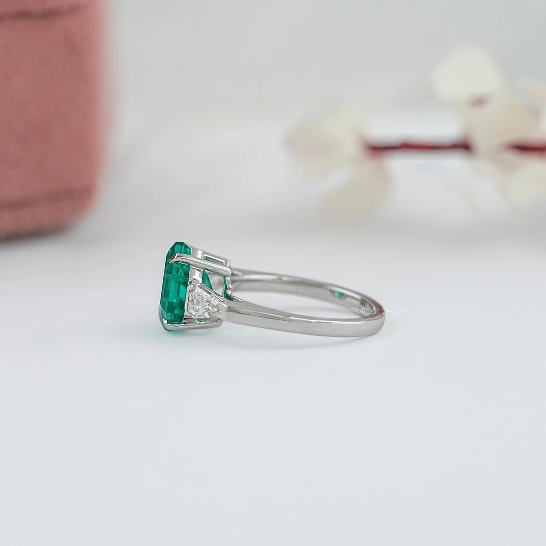 Hexagon Cut Emerald Gemstone Ring Ring