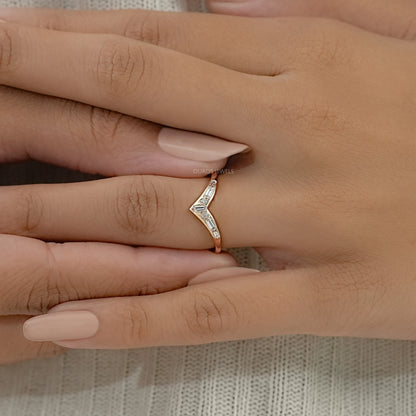 Tappered Baguette And Round Diamond Curved Band Ring