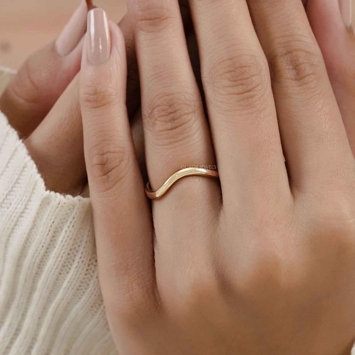 Plain Gold Curved Wedding Band Ring